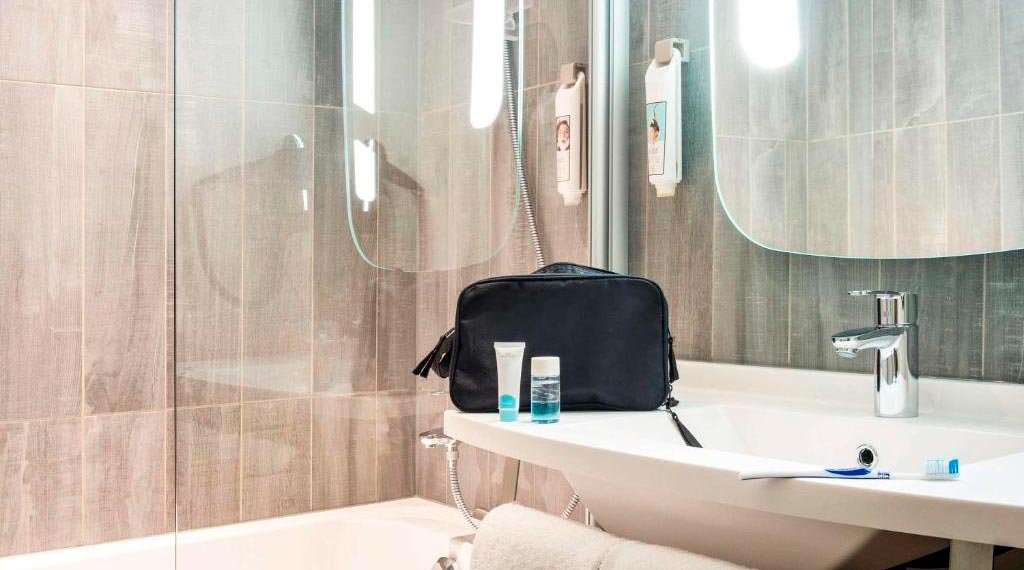 Baño privado - Ibis Lleida