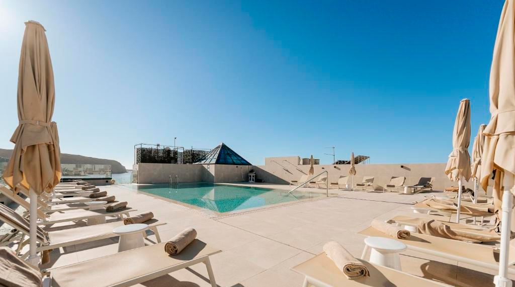 Piscina en la azotea del Hotel Reverón Plaza