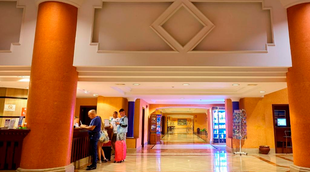 Recepción del Hotel Zentral Center